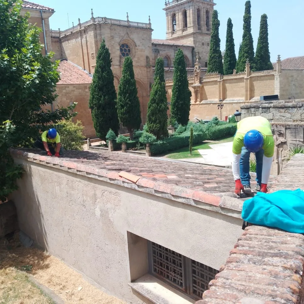Ciudad Rodrigo revisa y reacondiciona las cubiertas de los edificios municipales