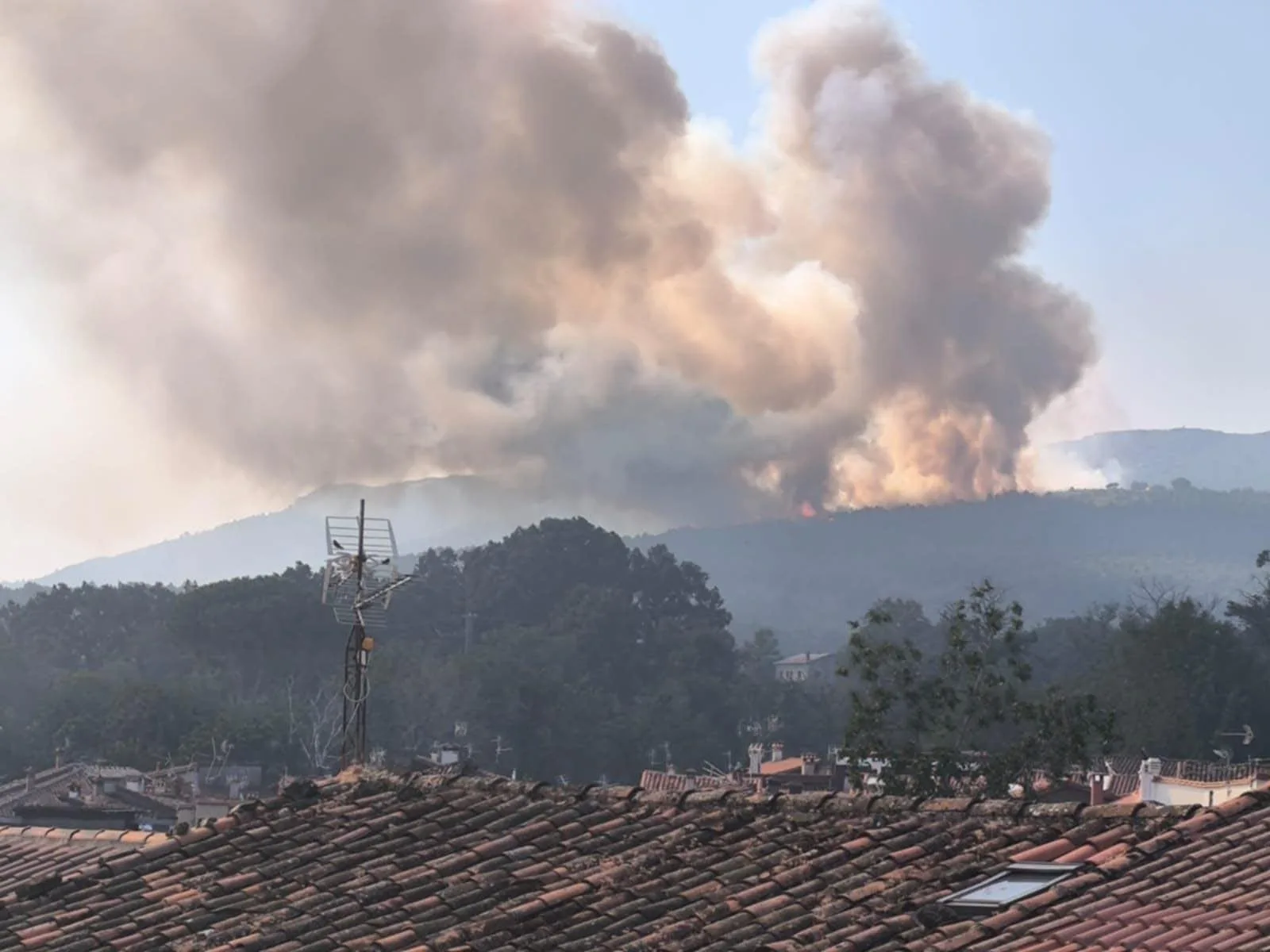 El incendio de La Alberca sigue con Índice de Gravedad 2