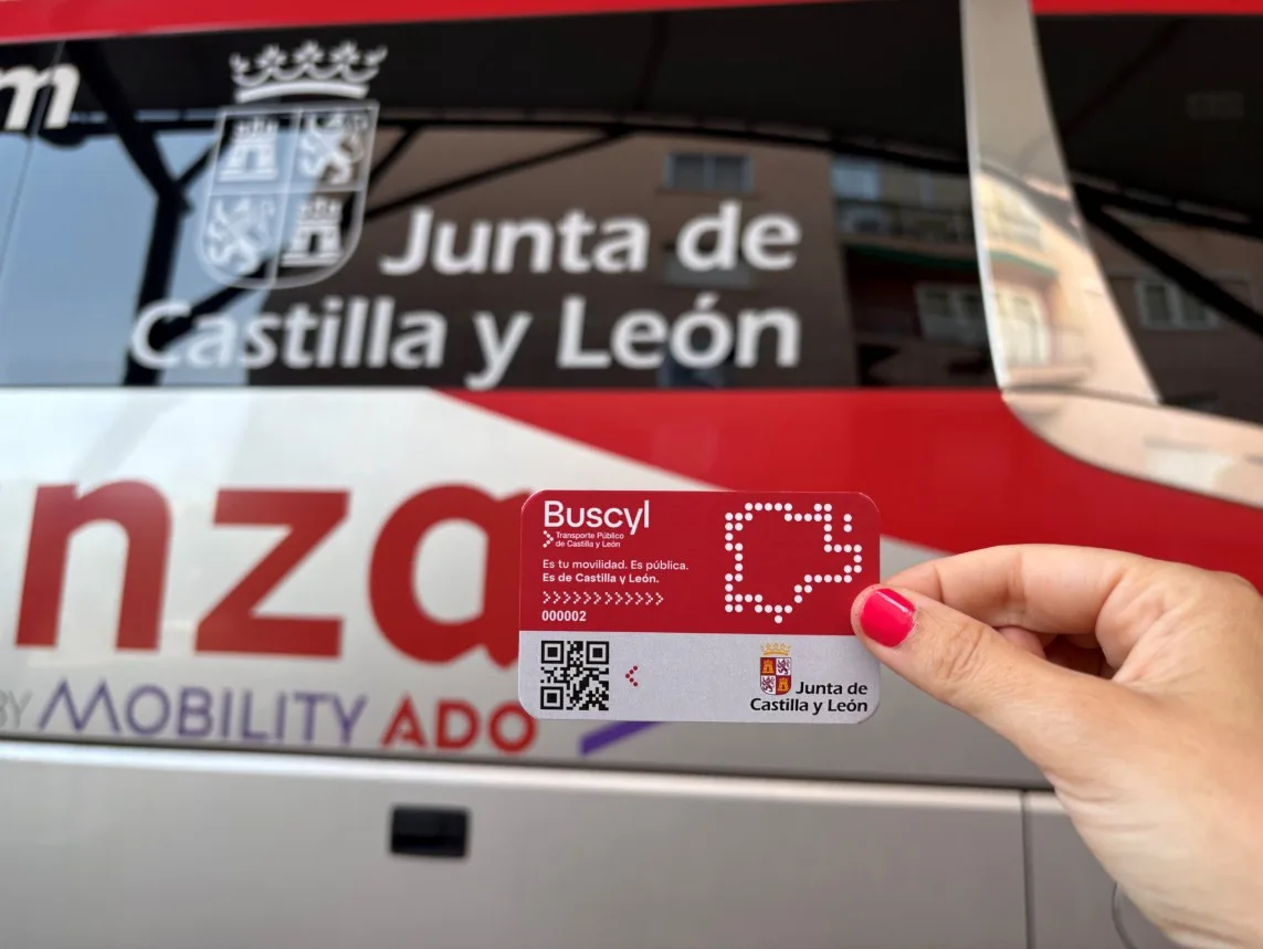 La Junta destina 1,3 millones de euros en el nuevo equipamiento embarcado que instalará en un millar de autobuses