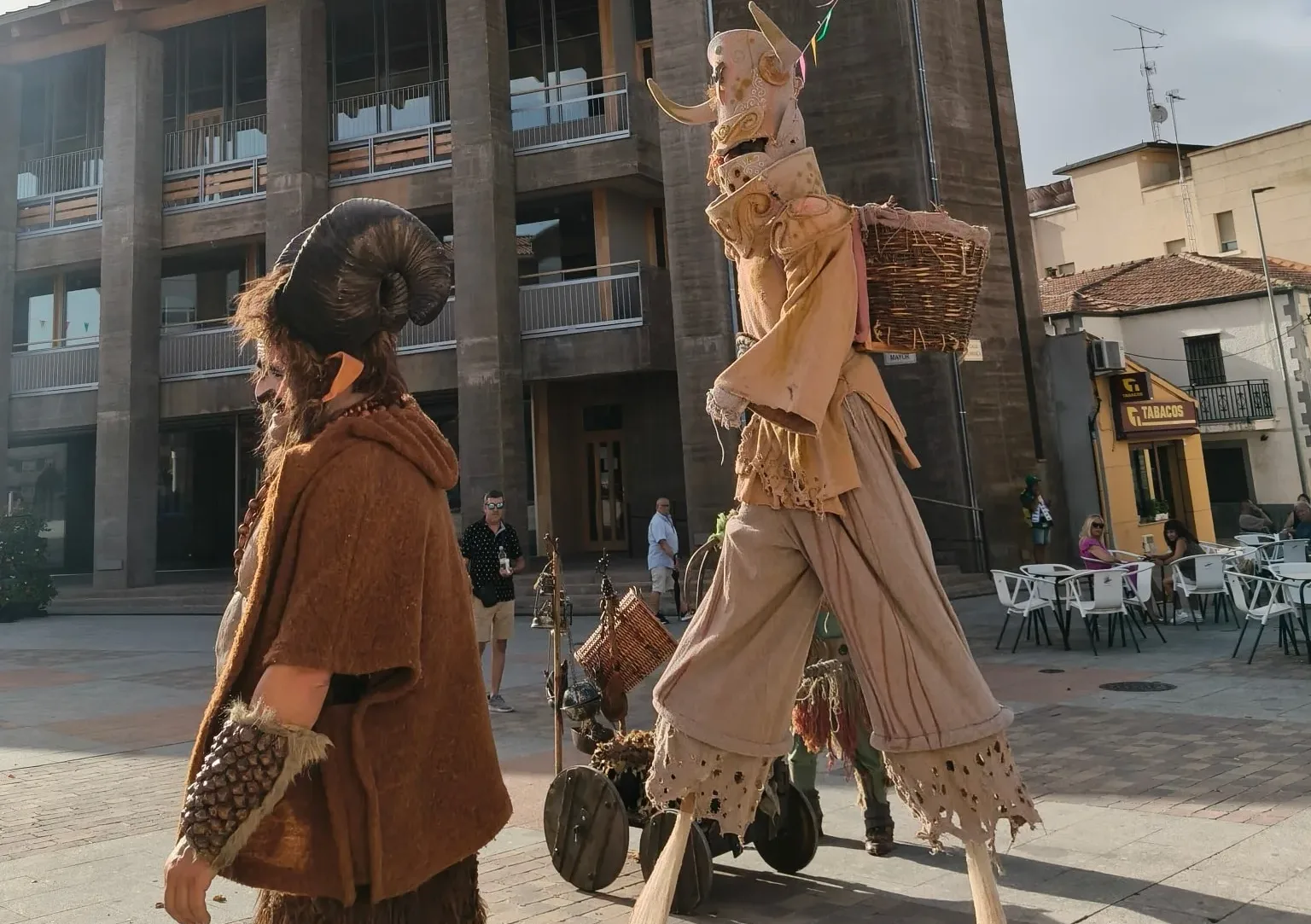 Carbajosa vive una tarde mágica con pasacalles medieval y naturaleza en plena calle