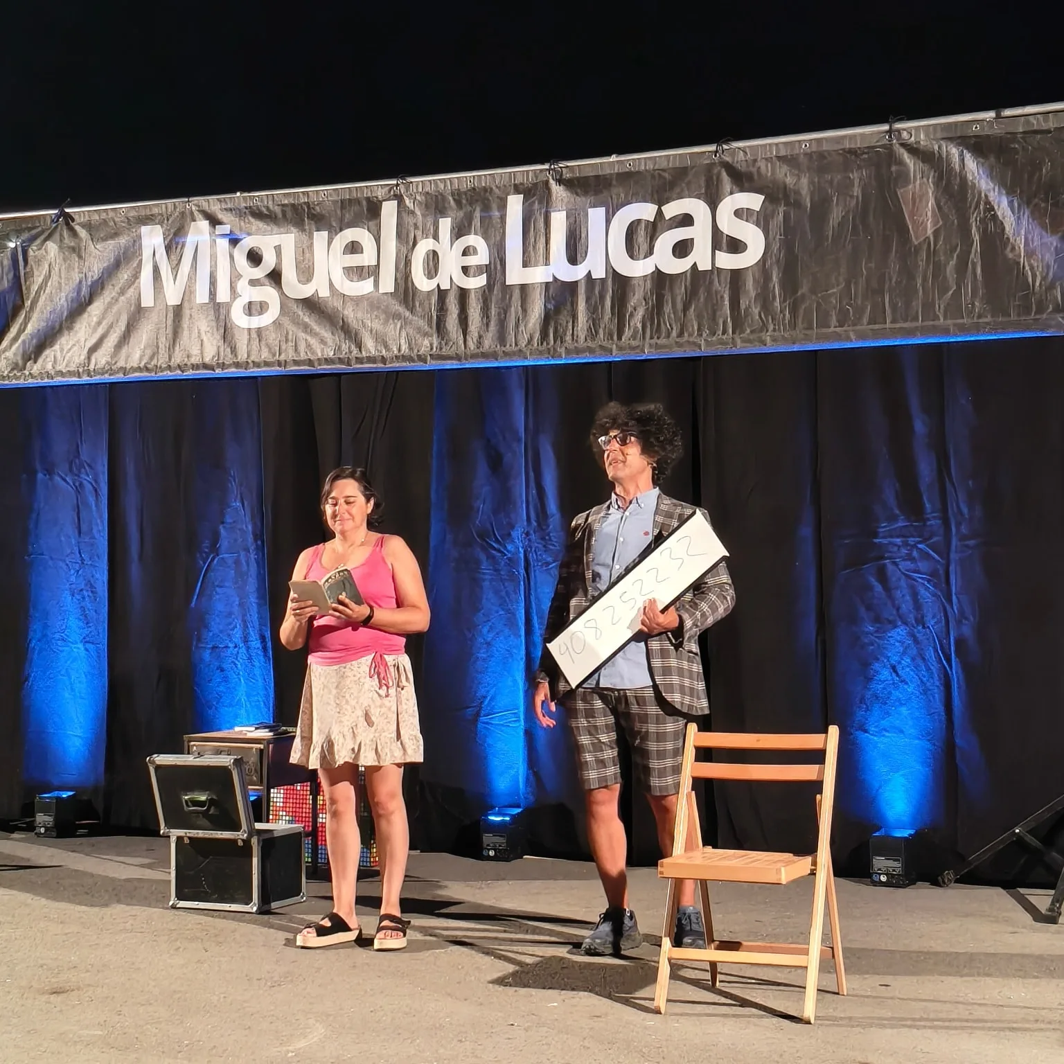 Éxito rotundo en Carbajosa con el show de Miguel de Lucas: magia, humor y un público entregado