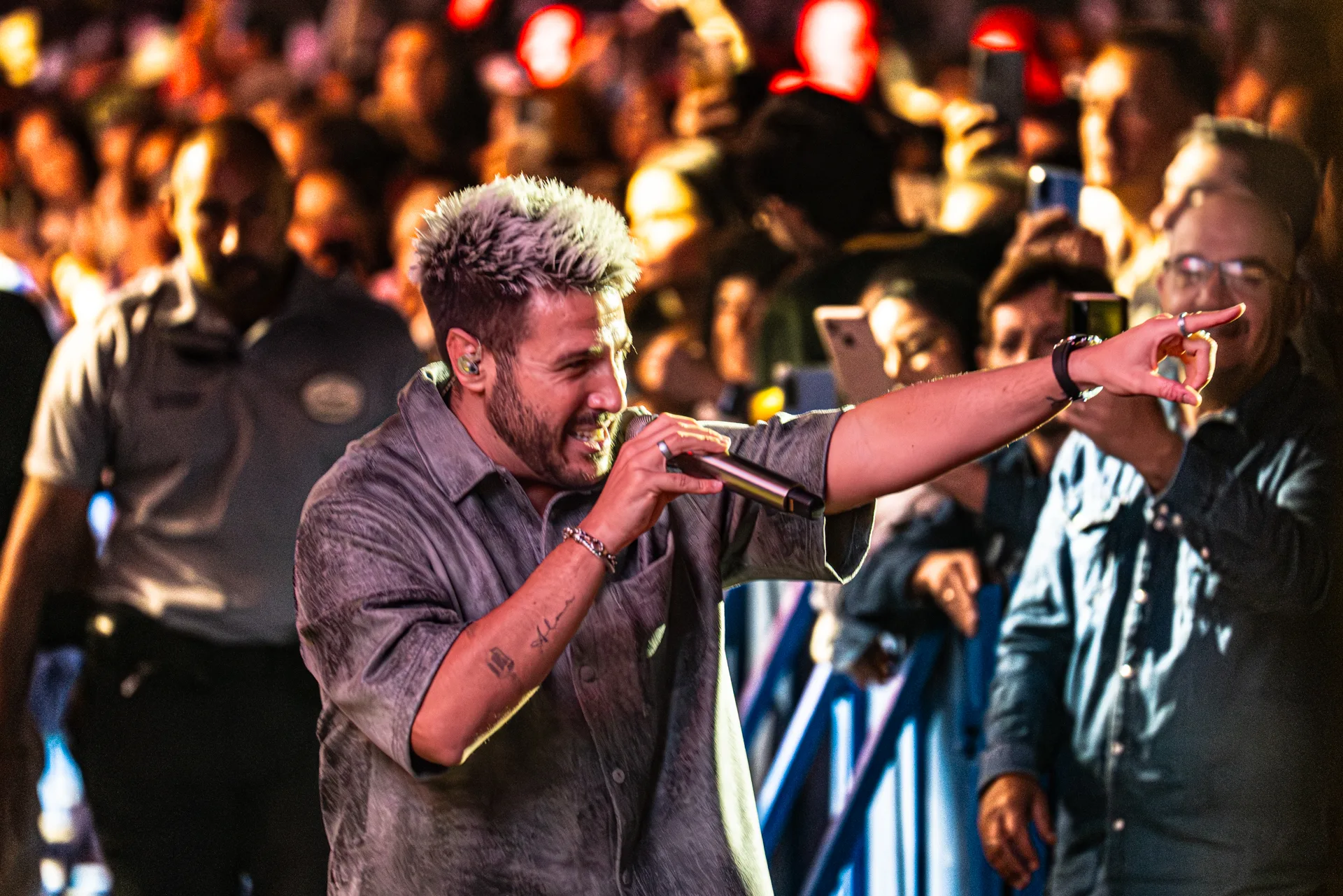 FOTOS | Antonio José rescata la noche en la Plaza Mayor