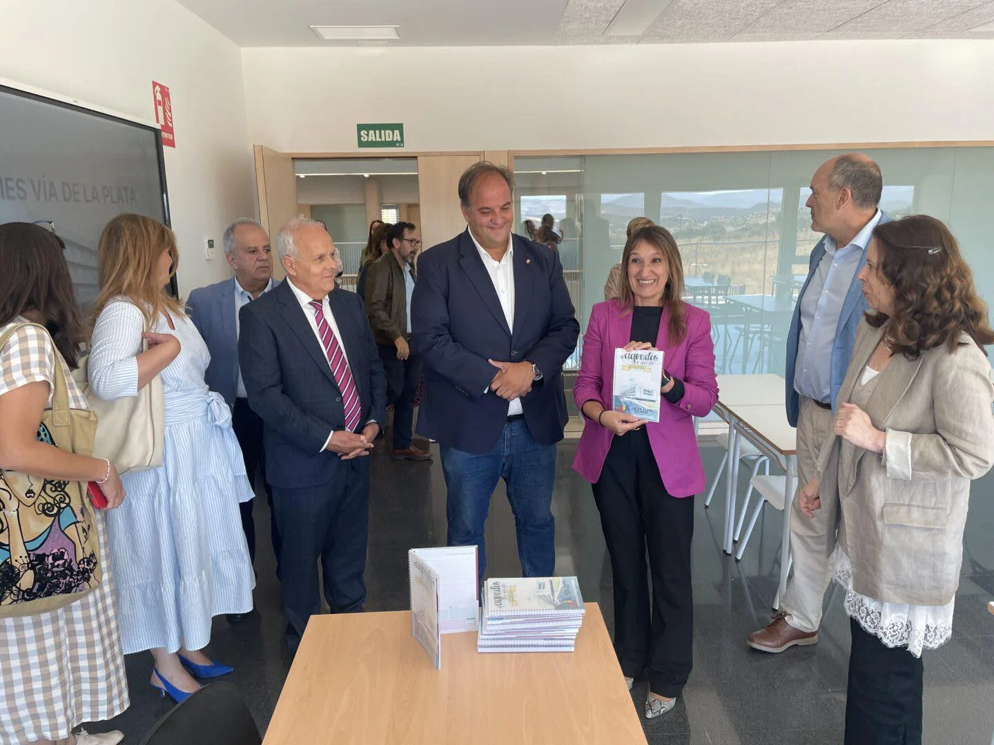 La consejera de Educación visita el IES Vía de la Plata de Guijuelo