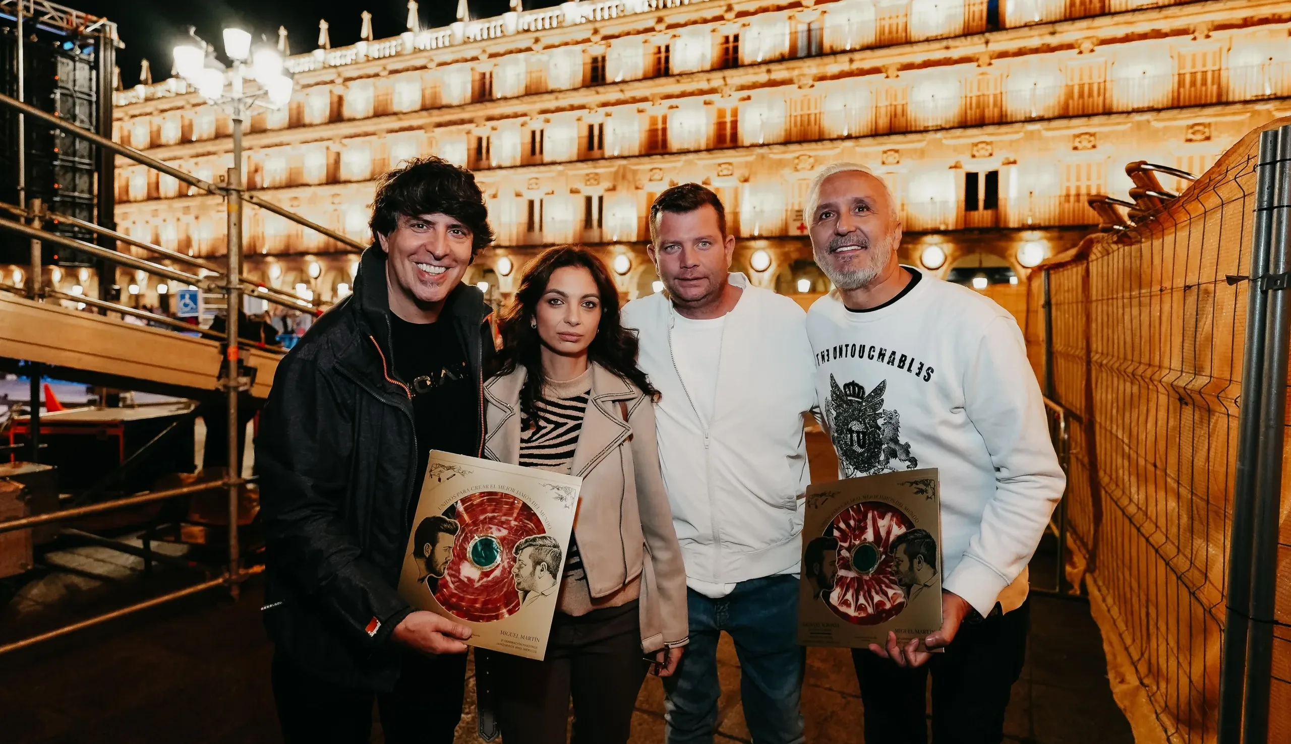 “El Gallo” de LOS40 recibe un obsequio muy especial de Jamones Miguel Martín de Guijuelo