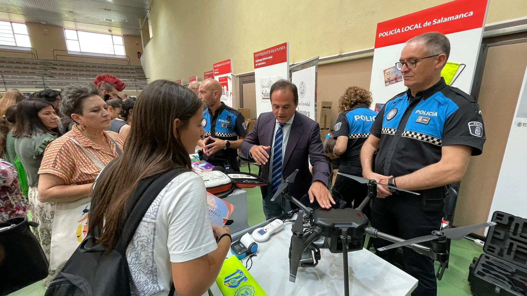 El Ayuntamiento de Salamanca acerca sus recursos y programas a los estudiantes en la Feria de Bienvenida de la USAL