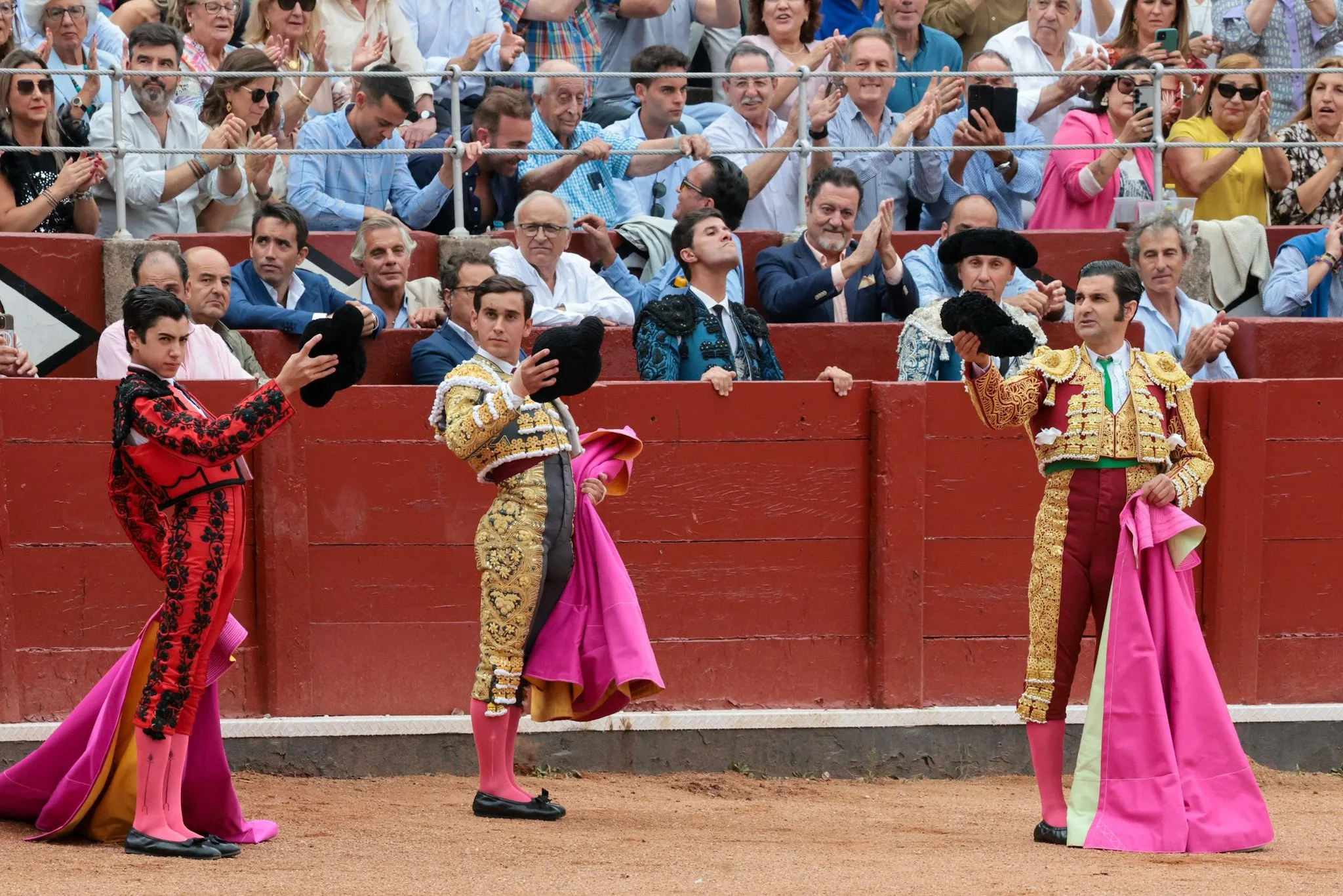 Marco Pérez e Ismael Martín salen por la Puerta Grande de La Glorieta