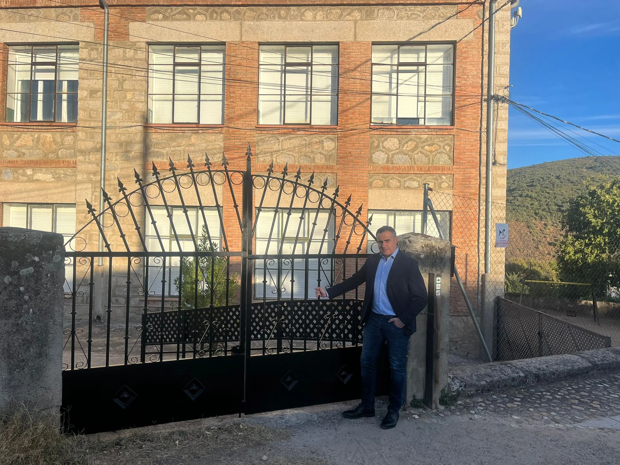 El Ayuntamiento invierte 75.000 euros en el condicionamiento del colegio de San Esteban de la Sierra
