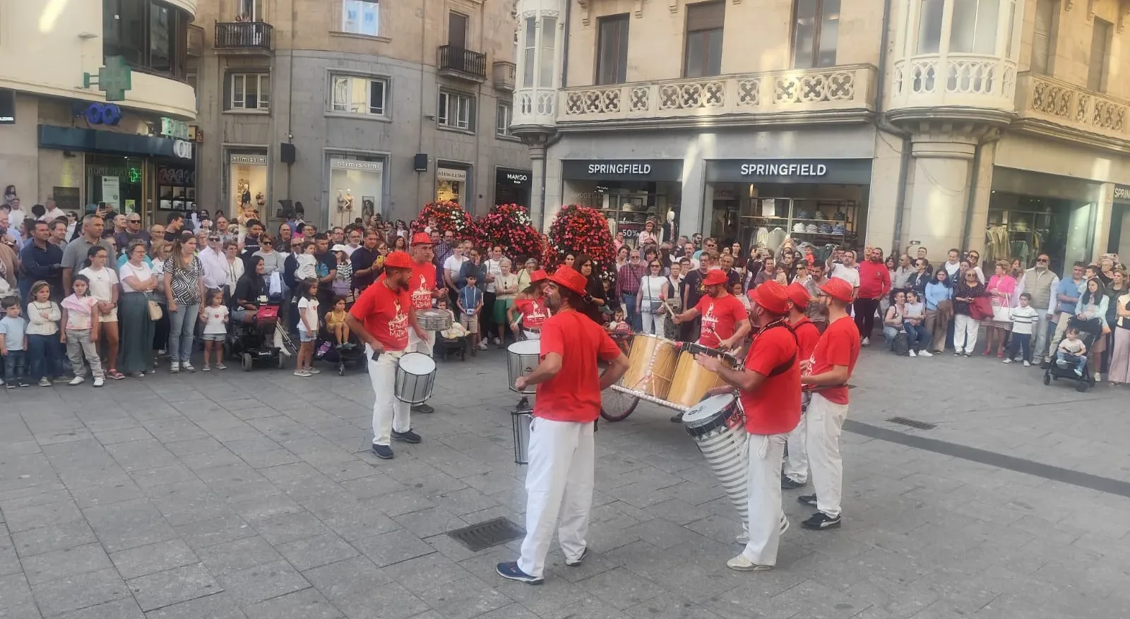 El XIX Festival de Artes de Calle llena Salamanca de ritmo y creatividad