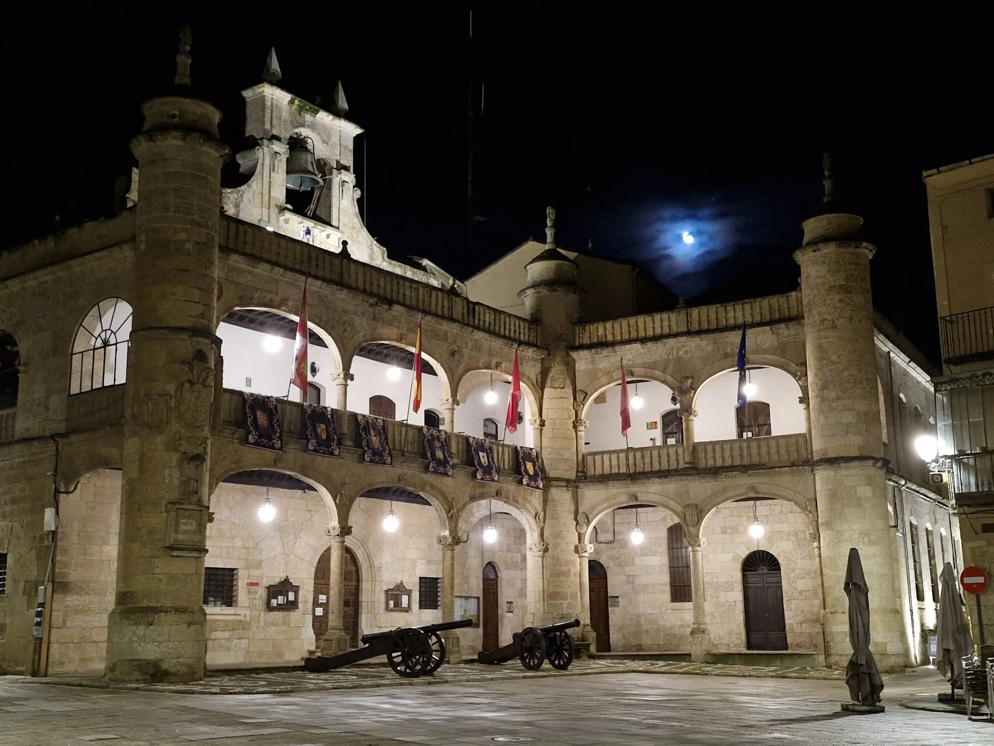 El Ayuntamiento de Ciudad Rodrigo iluminará la Casa Consistorial en el Día de la Retina