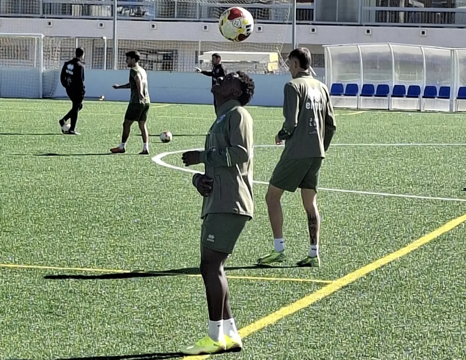 El futbolista camerunés Henry Hiobi, a prueba durante la semana