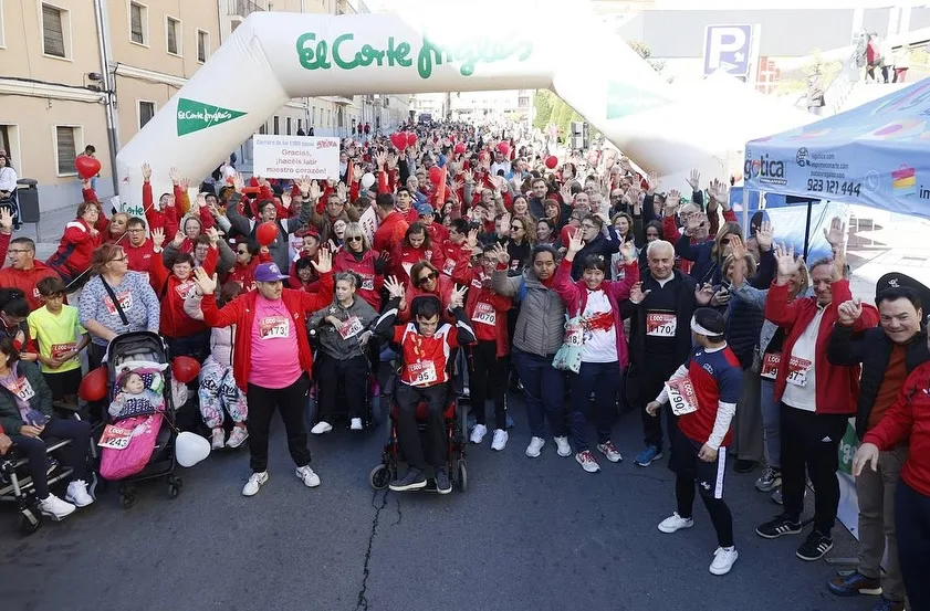 La Marcha y Carrera de los 1.000 Pasos vuelve a llenar las calles de Salamanca en favor de la inclusión