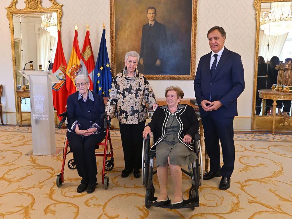 El Ayuntamiento homenajea a mujeres centenarias como reconocimiento y agradecimiento a su legado