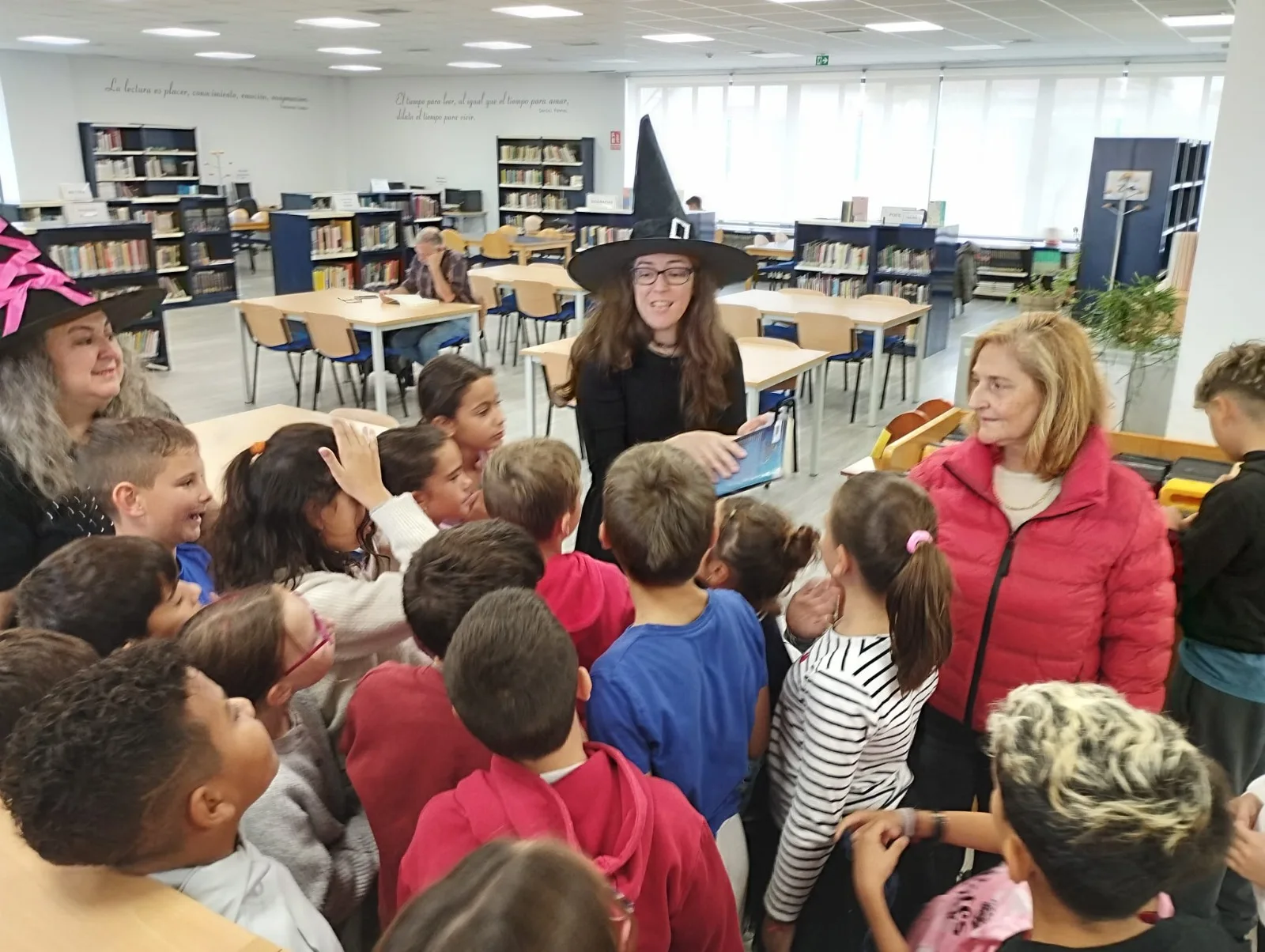 Los colegios de Santa Marta celebran el Día de las Bibliotecas con un juego de pistas en la Biblioteca Municipal