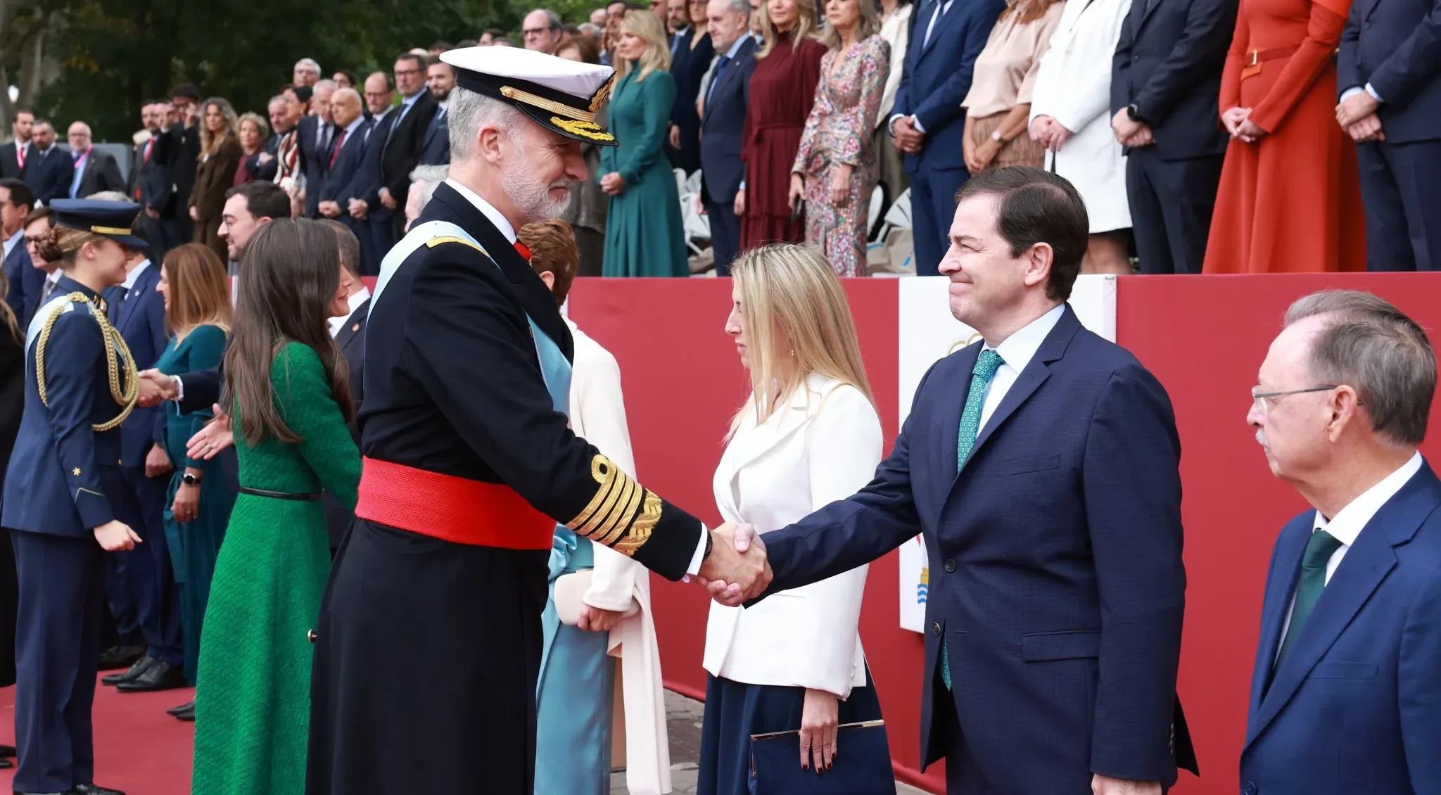 Mañueco acompaña a los Reyes en el desfile del 12 de Octubre y destaca el papel de Castilla y León en la historia de España