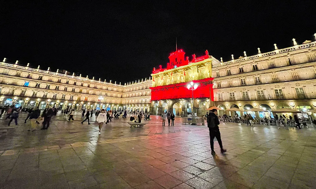 Los colores de la bandera de España iluminarán del 10 al 13 de octubre la fachada del Ayuntamiento con motivo de la Fiesta Nacional