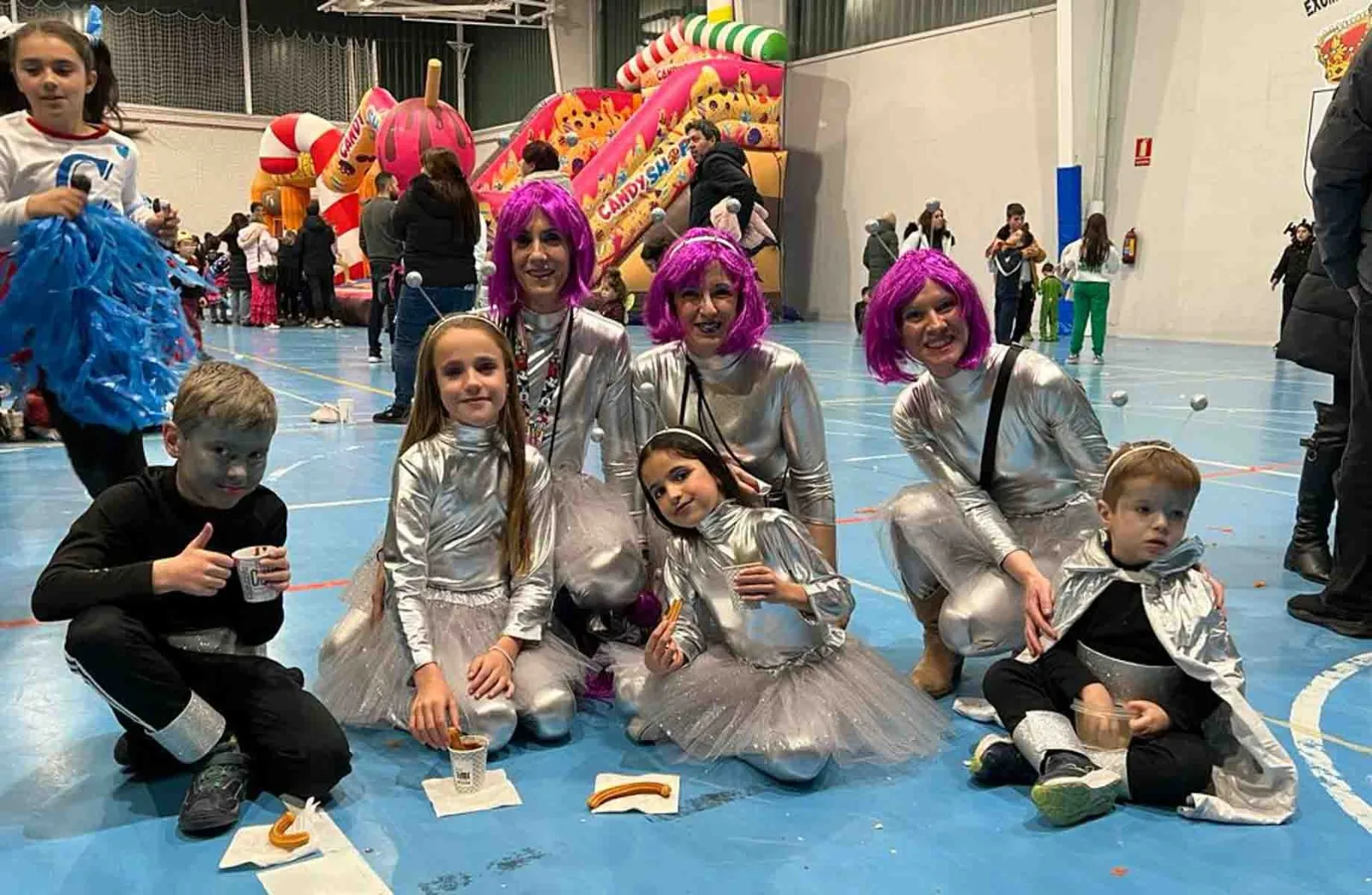 Aldeatejada celebra Halloween con juegos, chocolate con churros, fuegos artificiales y el Baile de los Monstruos
