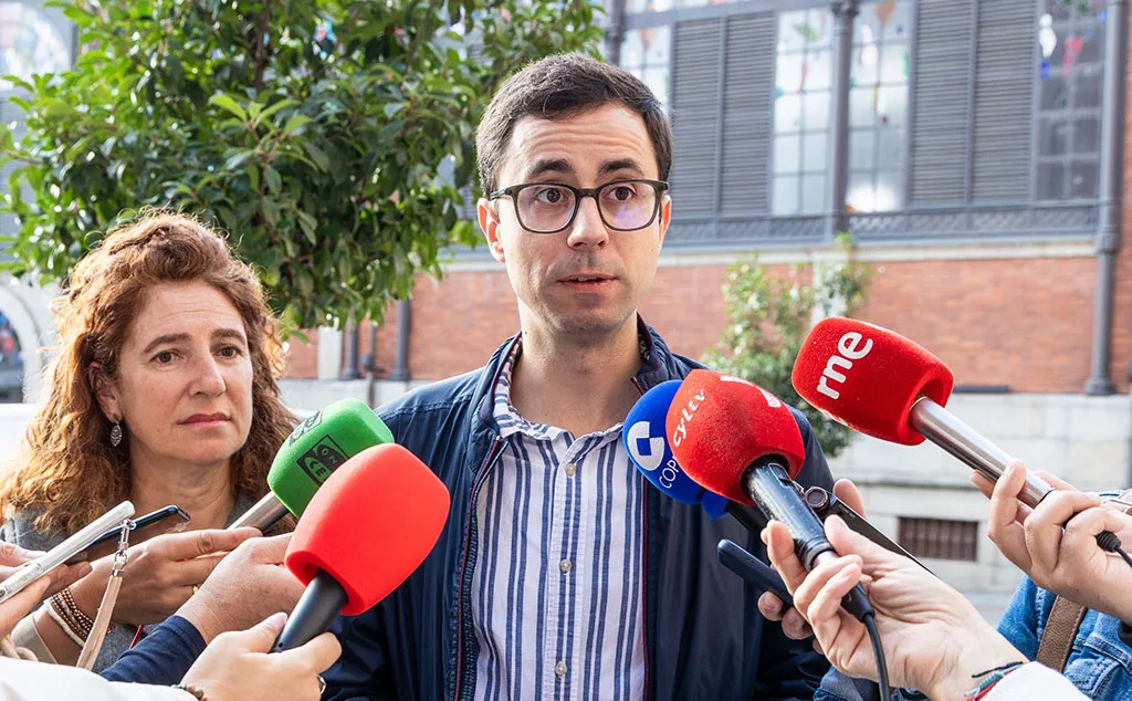 El PSOE exige el retorno del bus urbano al Mercado Central para “garantizar la accesibilidad y fortalecer el comercio local“