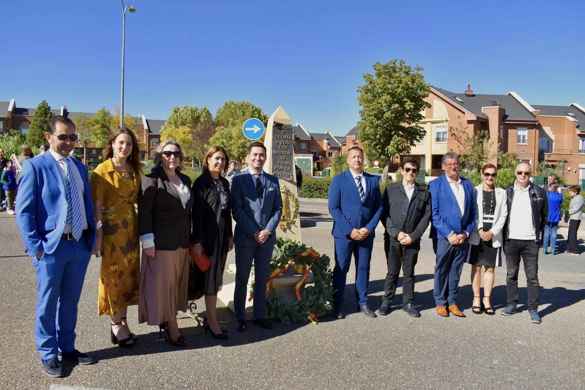 Villamayor celebra una multitudinaria Jura de Bandera de personal civil