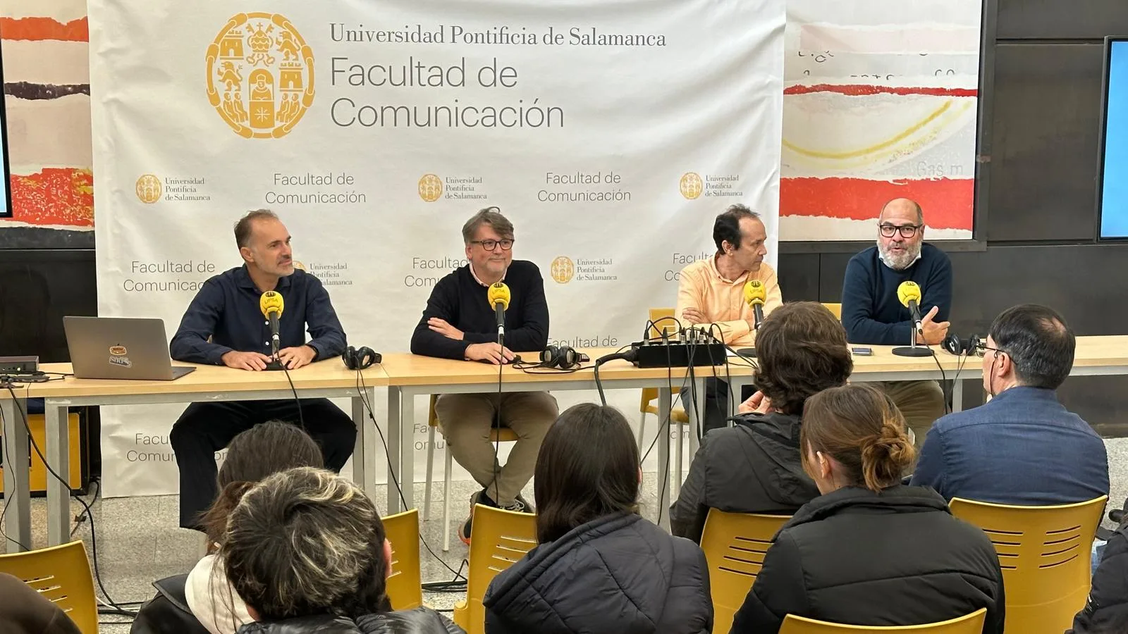 La Facultad de Comunicación acoge la exposición ‘Infografía y Comunicación Clara: 30 años de visualizaciones en El Mundo’