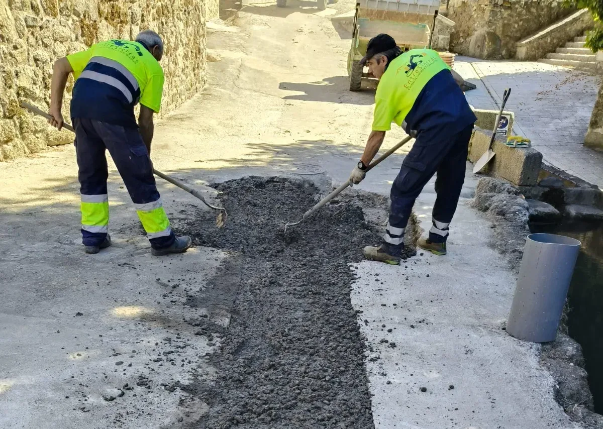 Sustitución de un tramo de tuberías de saneamiento conectadas con la depuradora en San Esteban de la Sierra