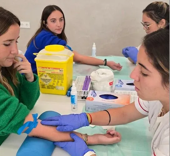 Exitosa campaña de registro de nuevos donantes de médula ósea de estudiantes de Salus Infirmorum