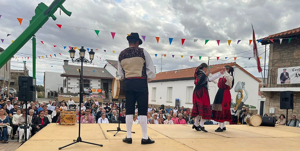 FOTOS | Guadramiro ensalza el folclore charro en el VII Certamen de Tamborileros 'Andrés Calles'