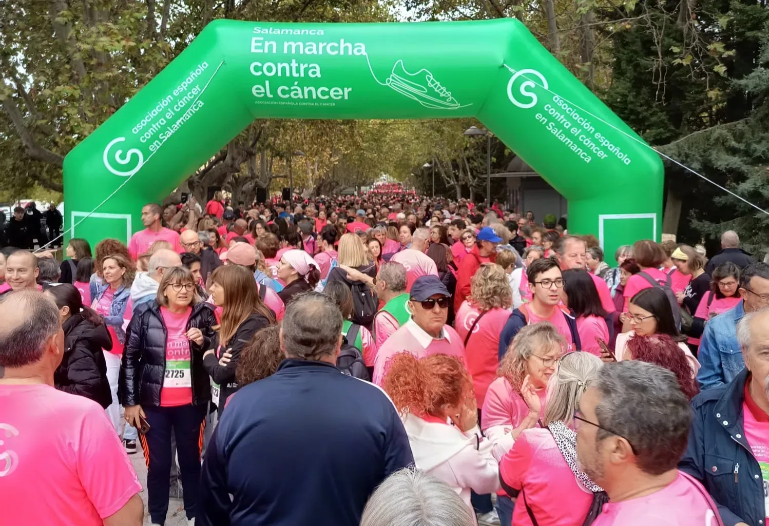 FOTOS | Salamanca se vuelca un año más en la XI Marcha contra el Cáncer