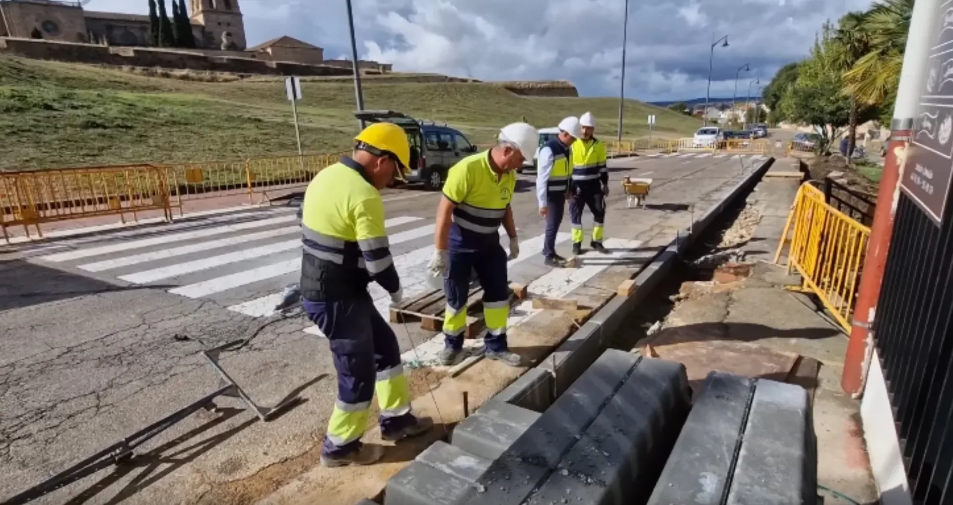 El ayuntamiento invierte 48.000 euros en la mejora de aceras de la avenida Sefarad