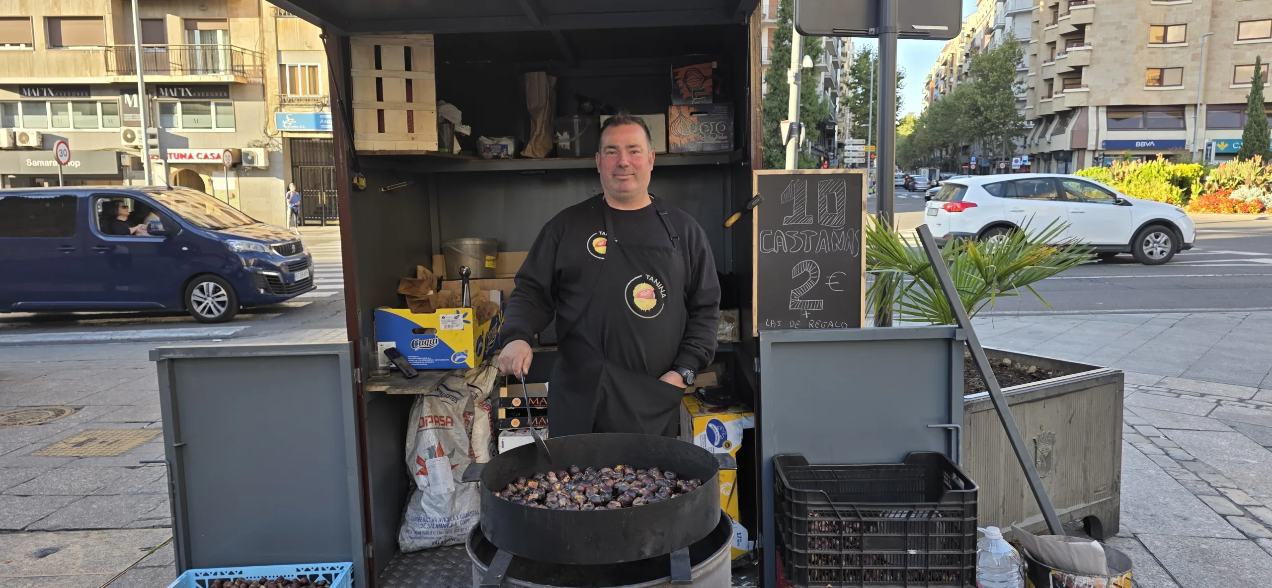 Salamanca mantiene viva la tradición de los castañeros pese a la baja producción por los incendios