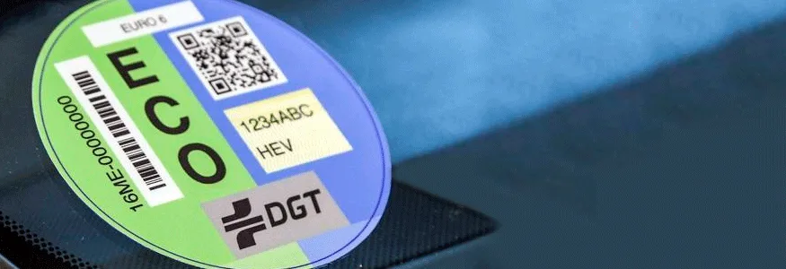 Luz verde a la nueva Ley de Movilidad Sostenible: las etiquetas de la DGT cambiarán en un año