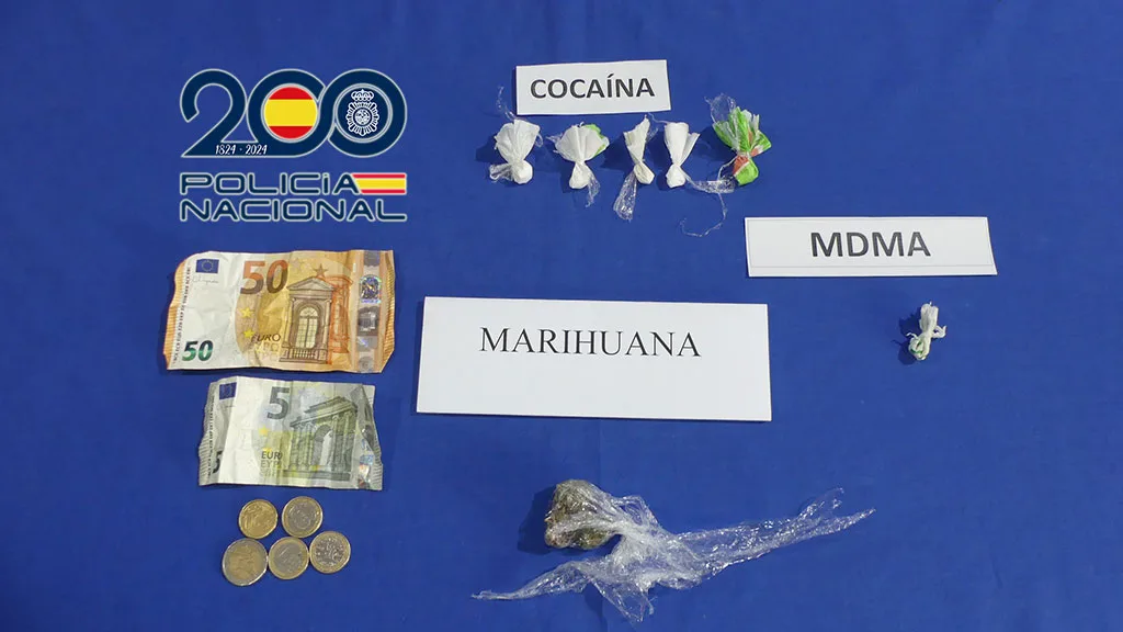 Detenido un varón con varios envoltorios de cocaína, MDMA y marihuana preparados para la venta