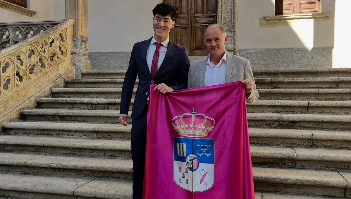 La Diputación de Salamanca recibe a Manuel Sierra, representante provincial en Míster España 2025