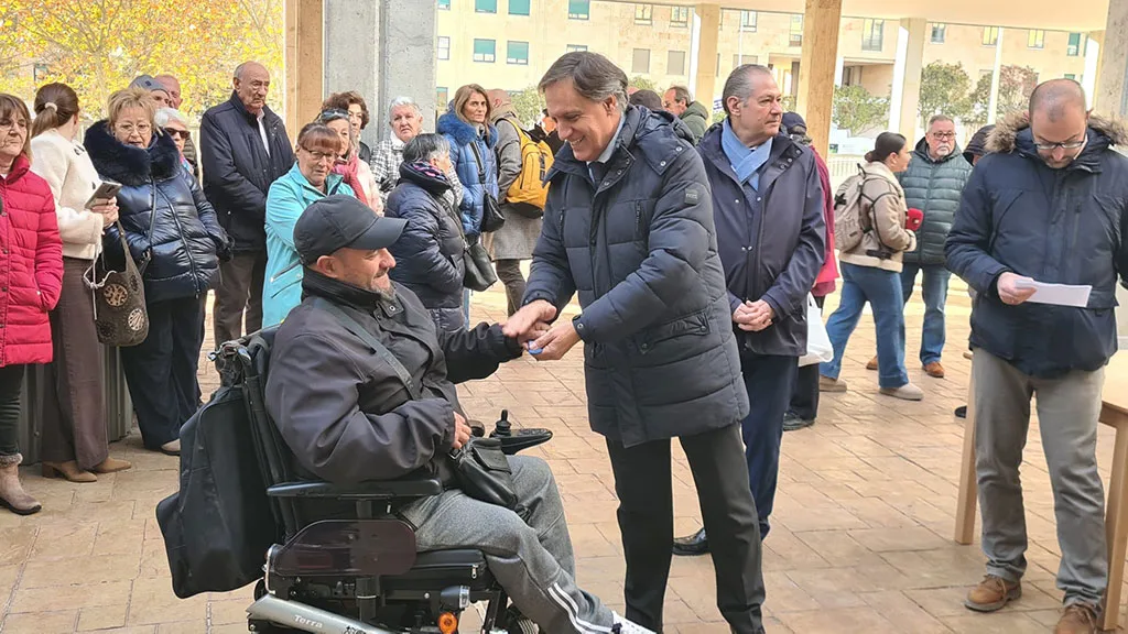 El Ayuntamiento entrega las llaves de la nueva promoción de viviendas de alquiler en Capuchinos para personas mayores o con movilidad reducida