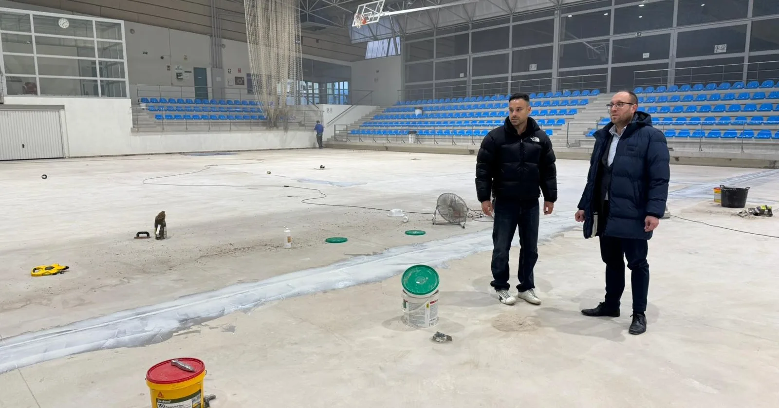 Ciudad Rodrigo renueva la pista del Pabellón Eladio Jiménez con un vinilo de alta calidad