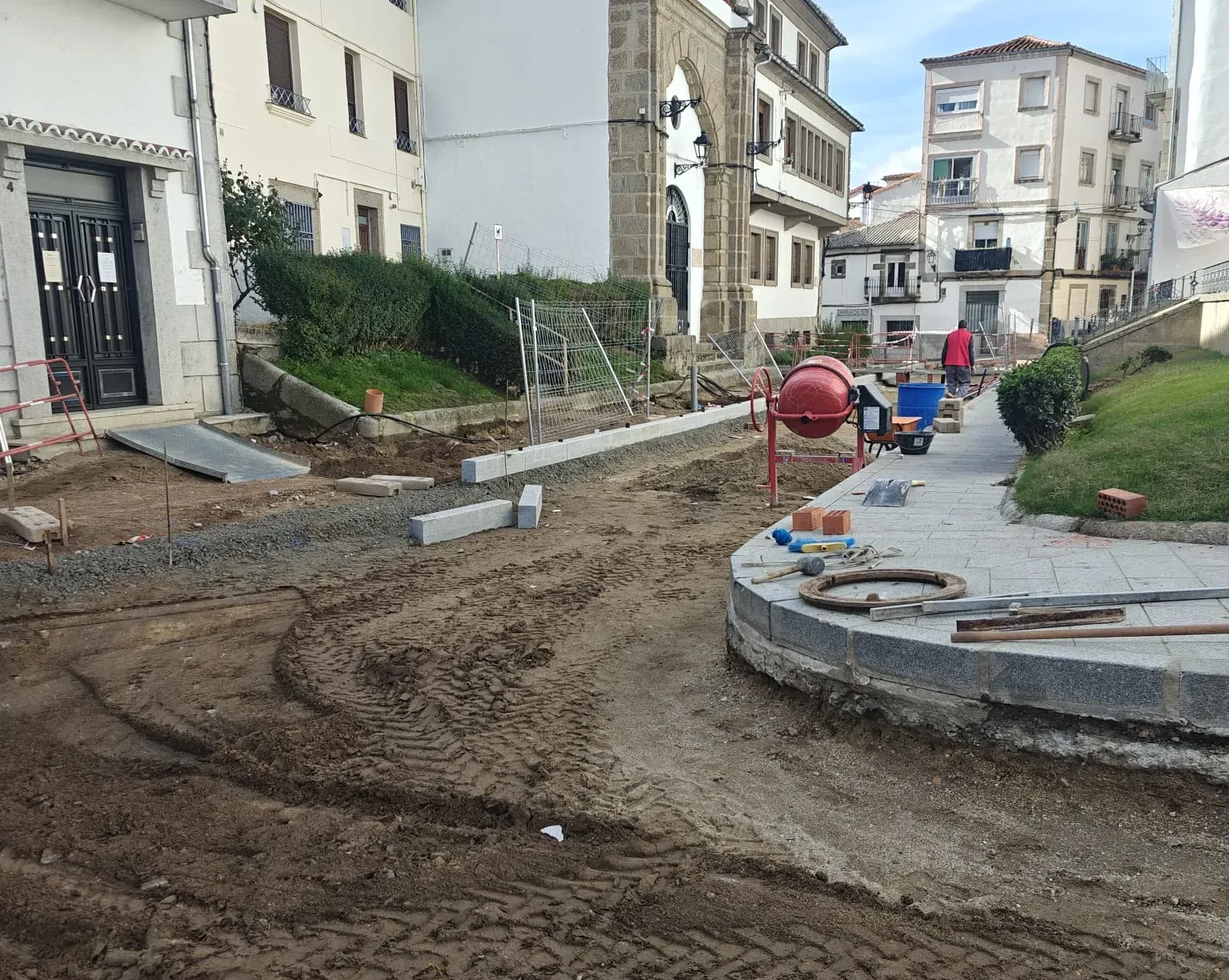 El alcalde de Béjar detalla las obras en marcha y los nuevos proyectos que comenzarán próximamente en la ciudad