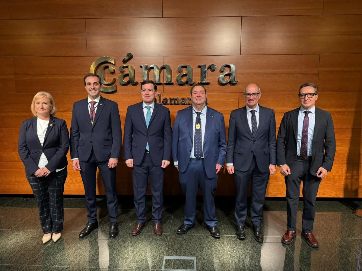La Cámara de Comercio reconoce la trayectoria de Benjamín Crespo con la Medalla al Mérito