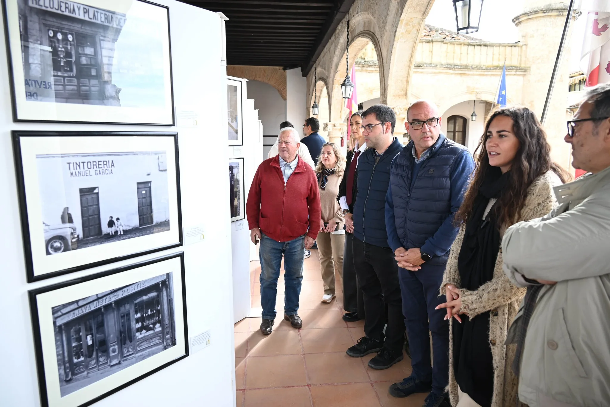 Ciudad Rodrigo inaugura la exposición fotográfica “Comercio Histórico Mirobrigense II”