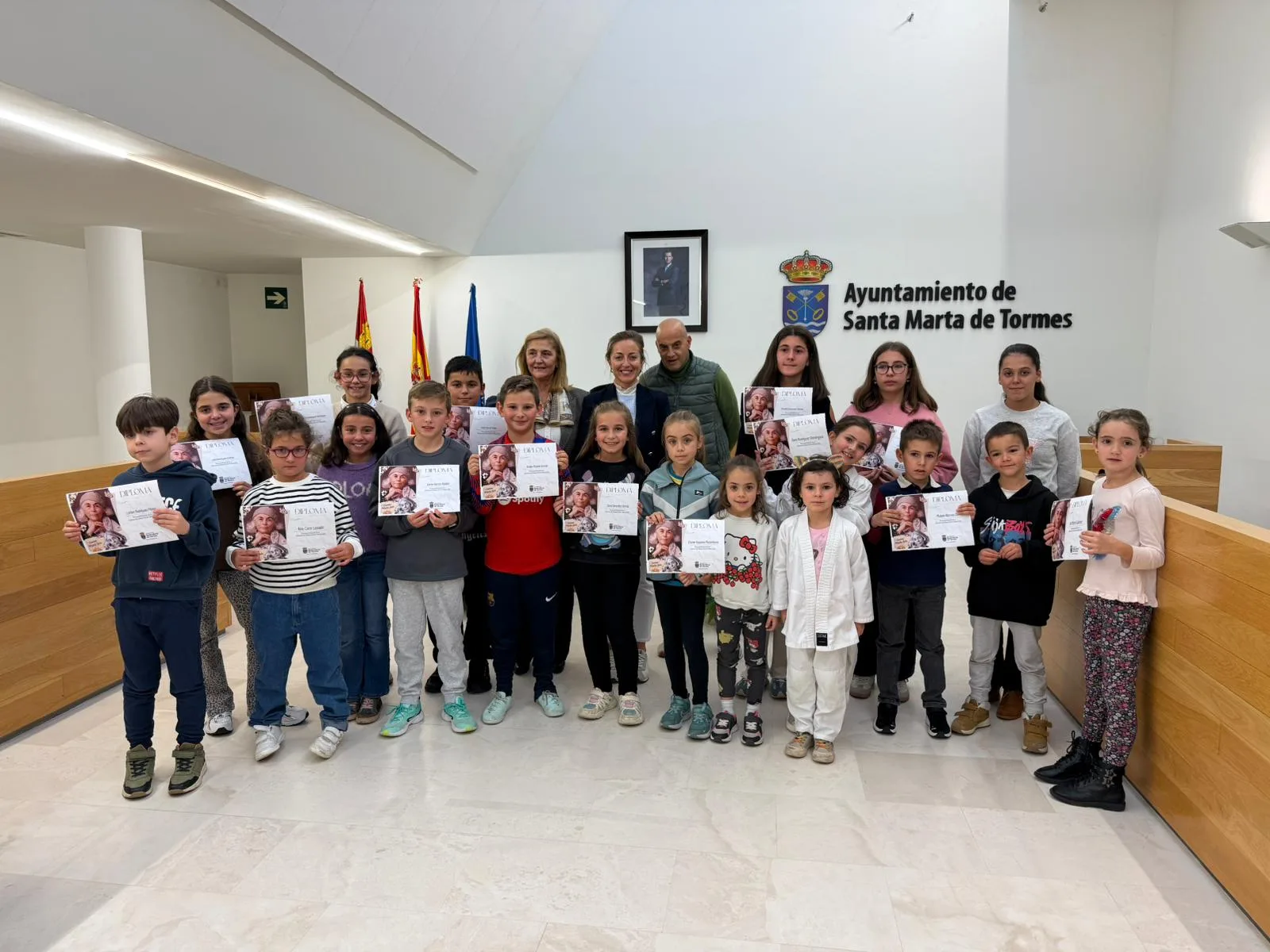 El Ayuntamiento entrega a los escolares del municipio los premios del concurso ‘Un Collage con Martín Gaite’