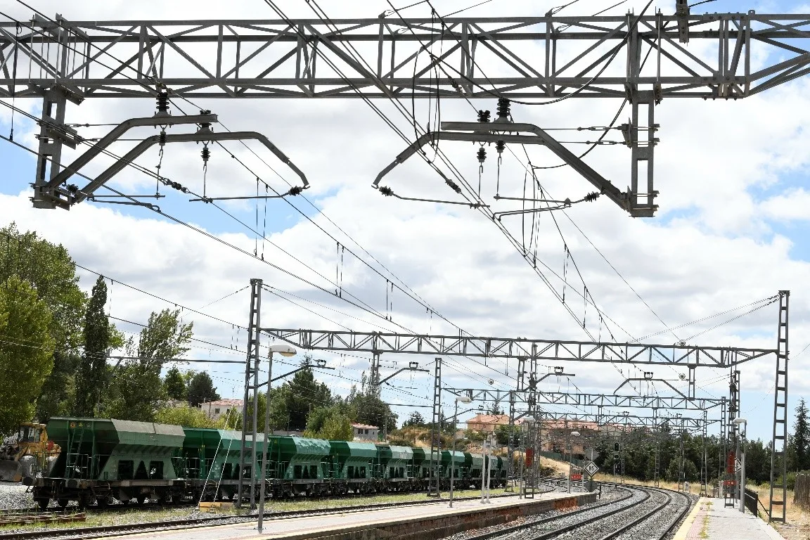 Transportes adjudica por 1.685 millones el suministro de energía eléctrica 100% renovable para el sistema ferroviario español