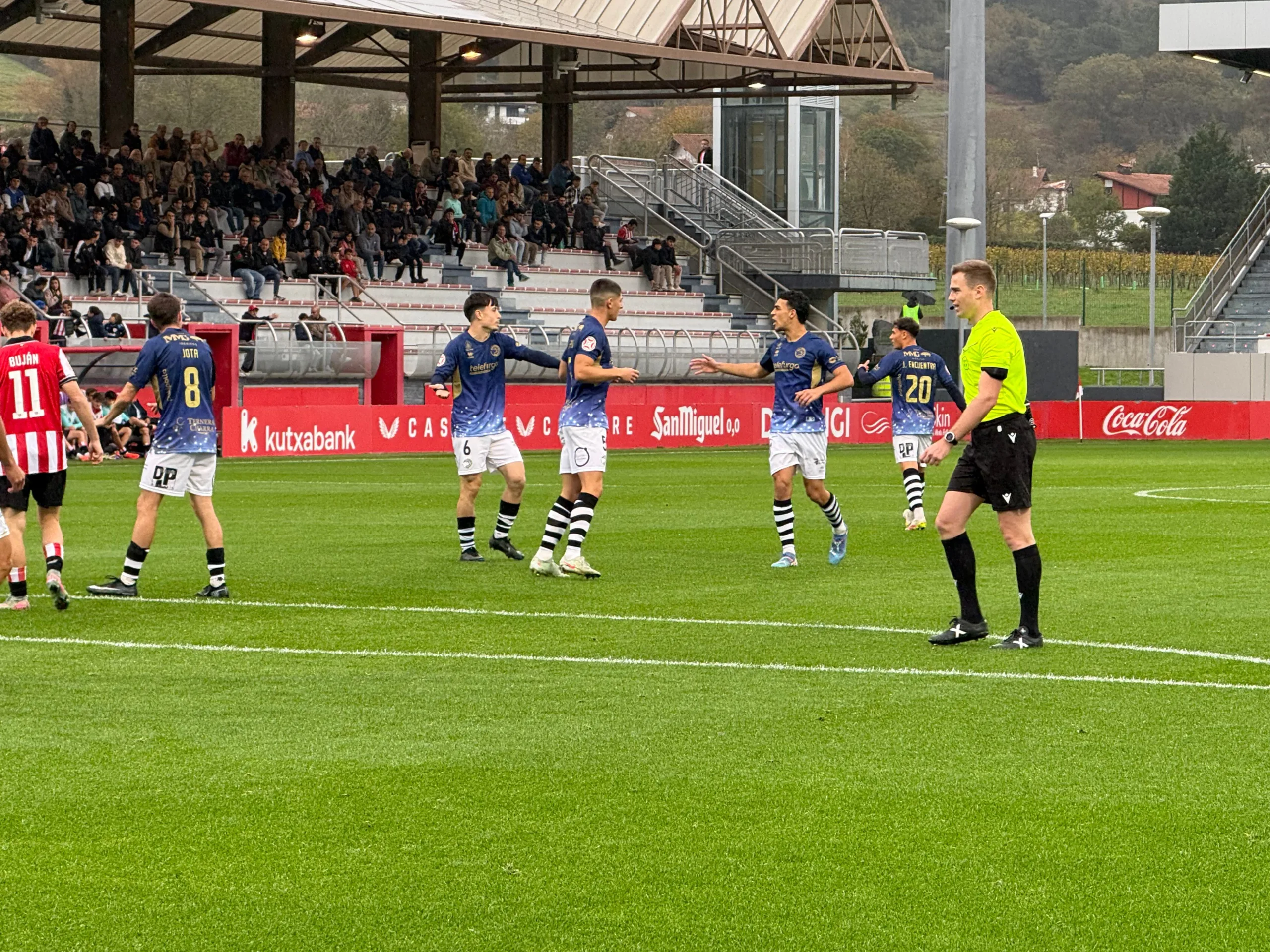 Unionistas valora impugnar el partido ante el Bilbao Athletic tras el polémico final en Lezama