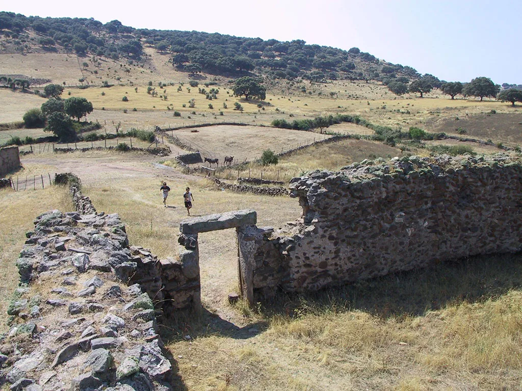 Las Cortes aprueban una iniciativa de UPL para incluir al castillo medieval de Castillejo en el Catálogo de Bienes Culturales