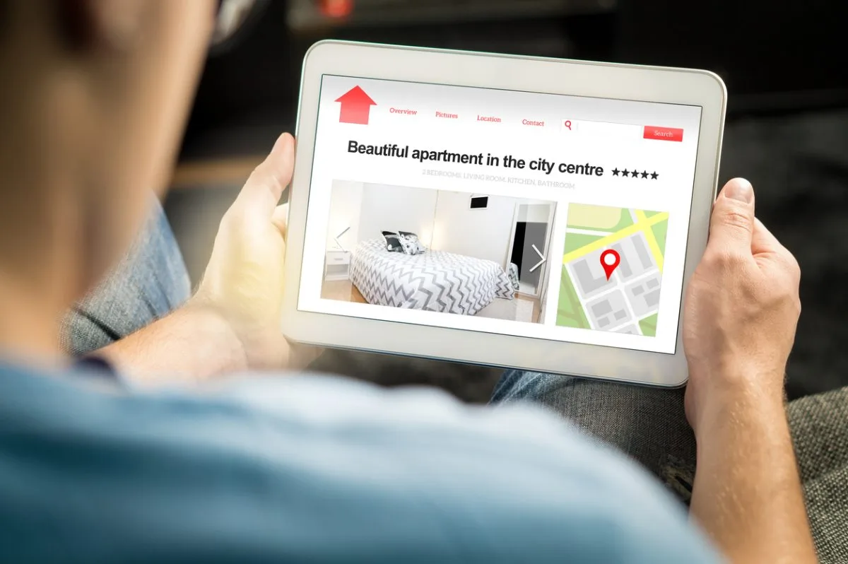 La Policía Nacional alerta sobre estafas online en alojamientos turísticos y ofrece recomendaciones para evitarlas