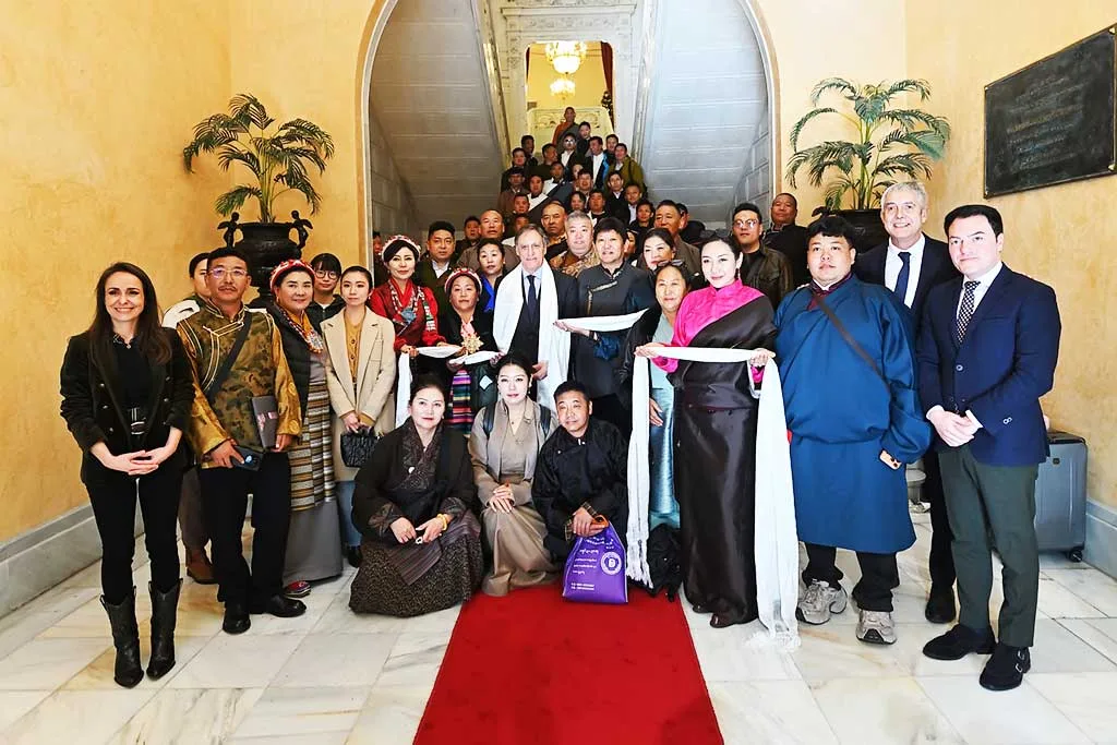 Medio centenar de empresarios tibetanos conocen las instalaciones del Puerto Seco y los atractivos para invertir en Salamanca