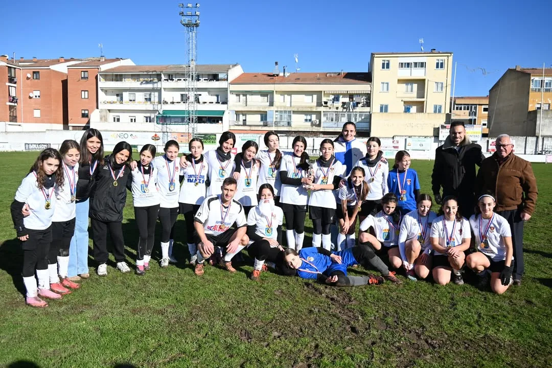 Torneo navideño de fútbol femenino en Ciudad Rodrigo: Un partido amistoso familiar