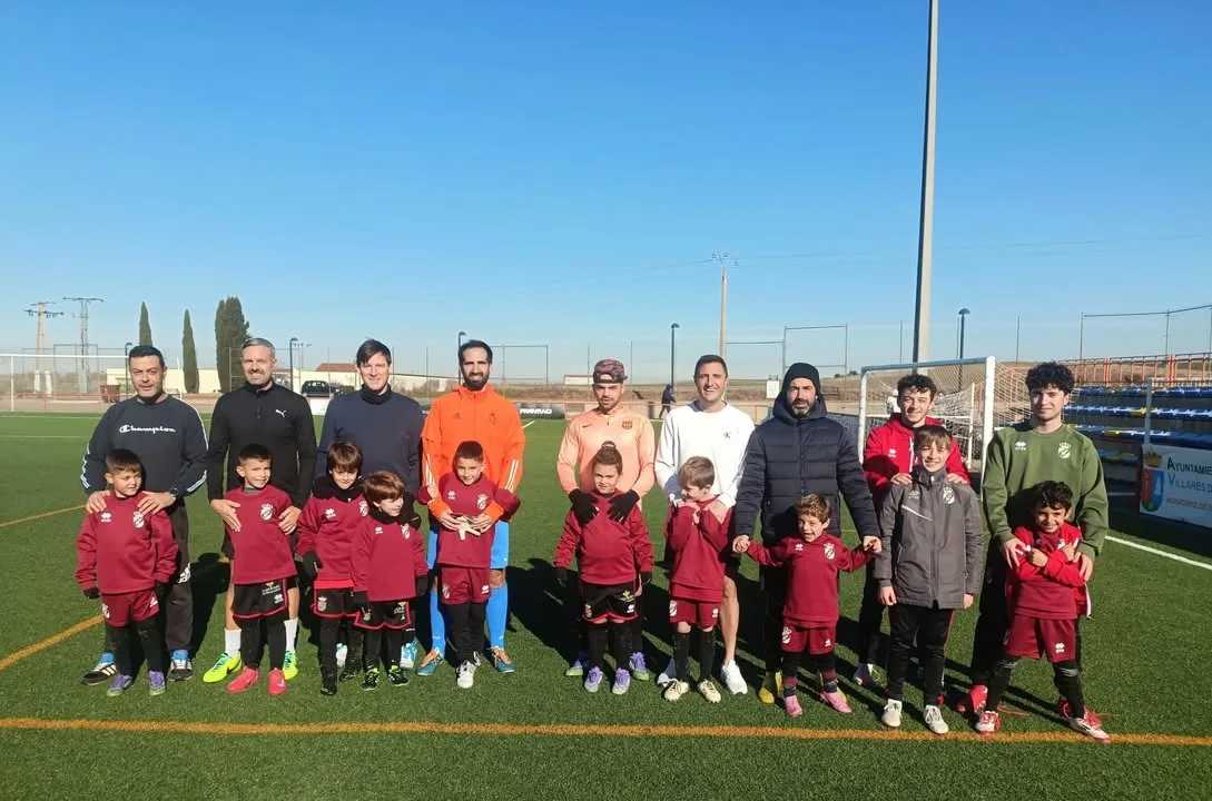 Partido navideño entre el prebenjamín A y sus padres: diversión y espíritu familiar para cerrar el año