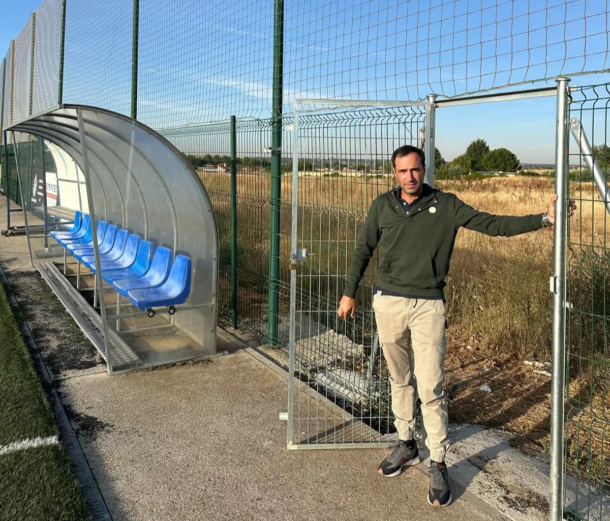Una empresa se presenta a la licitación para instalar las nuevas gradas del campo de fútbol del Salinar