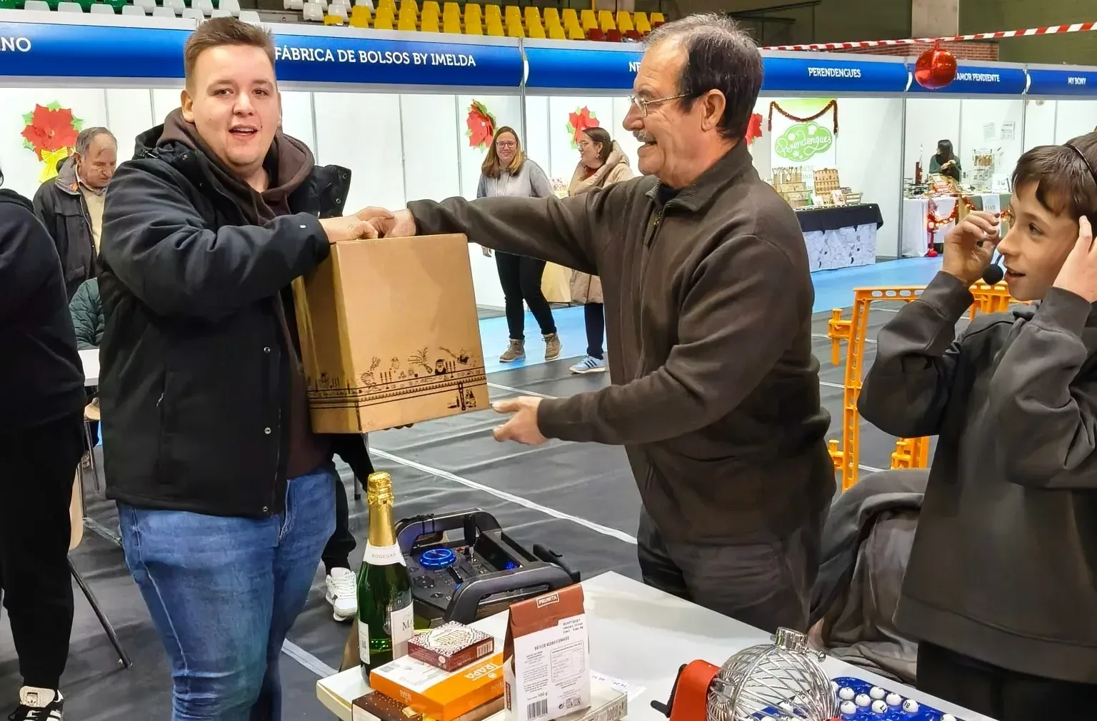 Carbajosa de la Sagrada cierra su Mercado Navideño con un bingo solidario y un gran sorteo final
