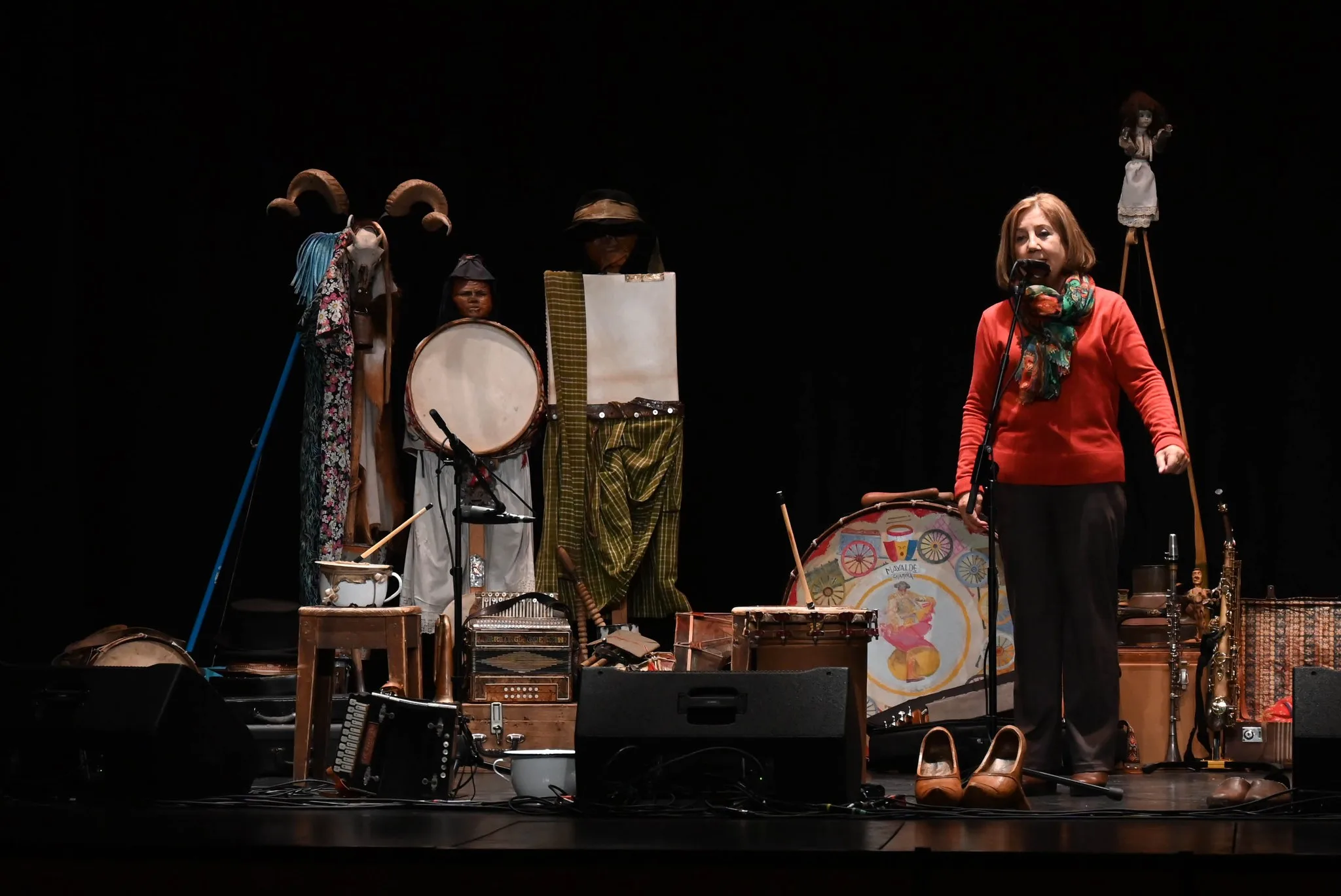 El grupo Mayalde llena de música e historias el Teatro Nuevo dentro del programa “Los Sonidos de la Democracia”