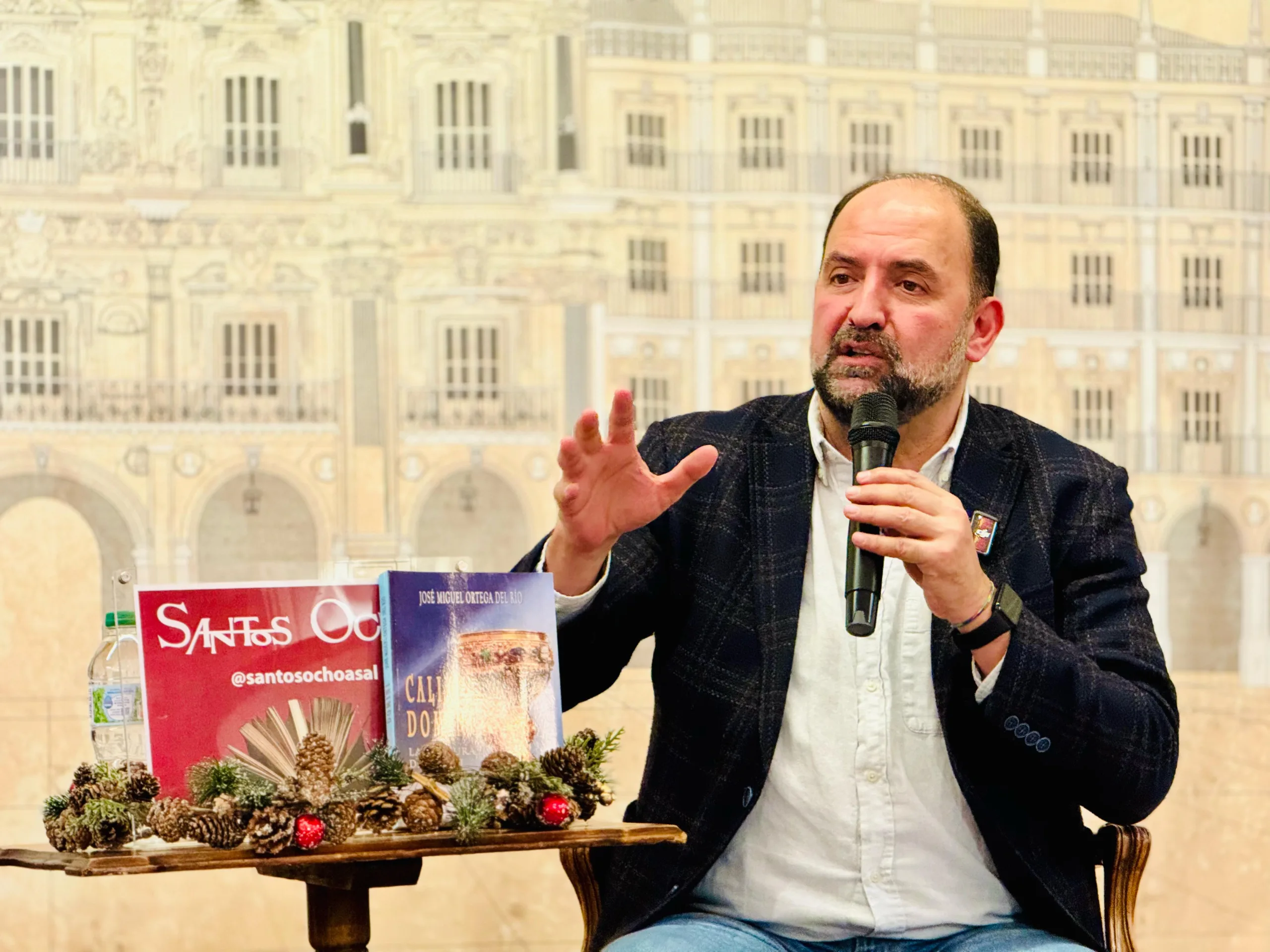 Gran éxito en la presentación de 'Calix Domini. La conjura del grial' en Salamanca