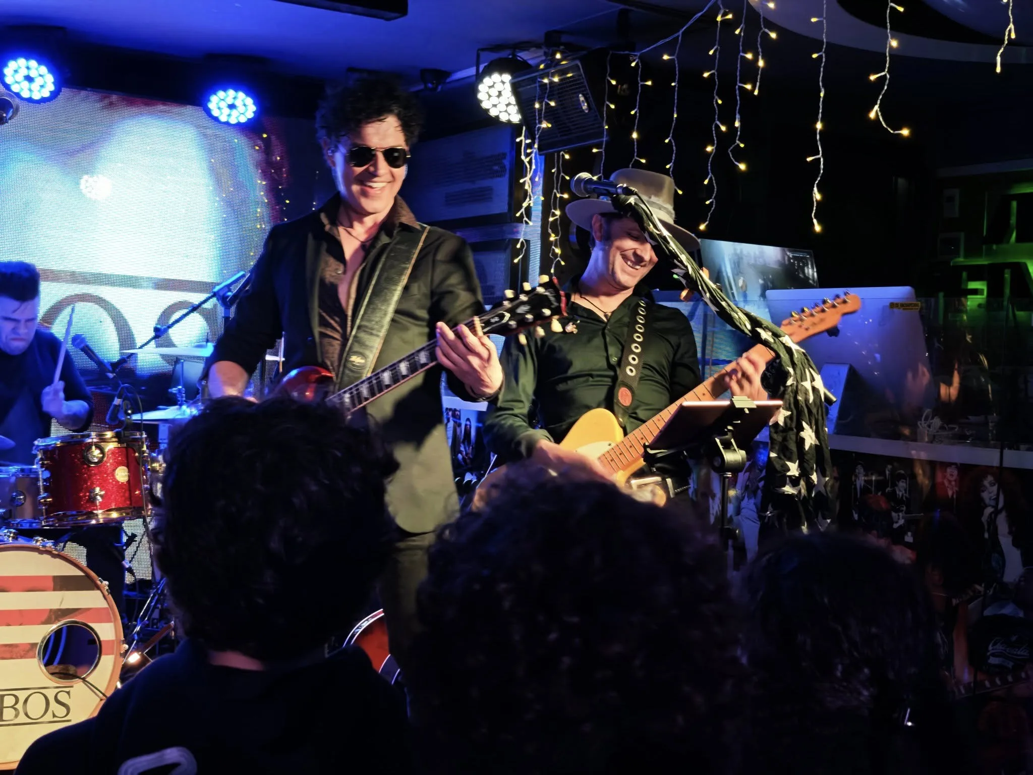 Los Lobos, tributo a Leiva y Pereza, llenan el Music Factory de Salamanca